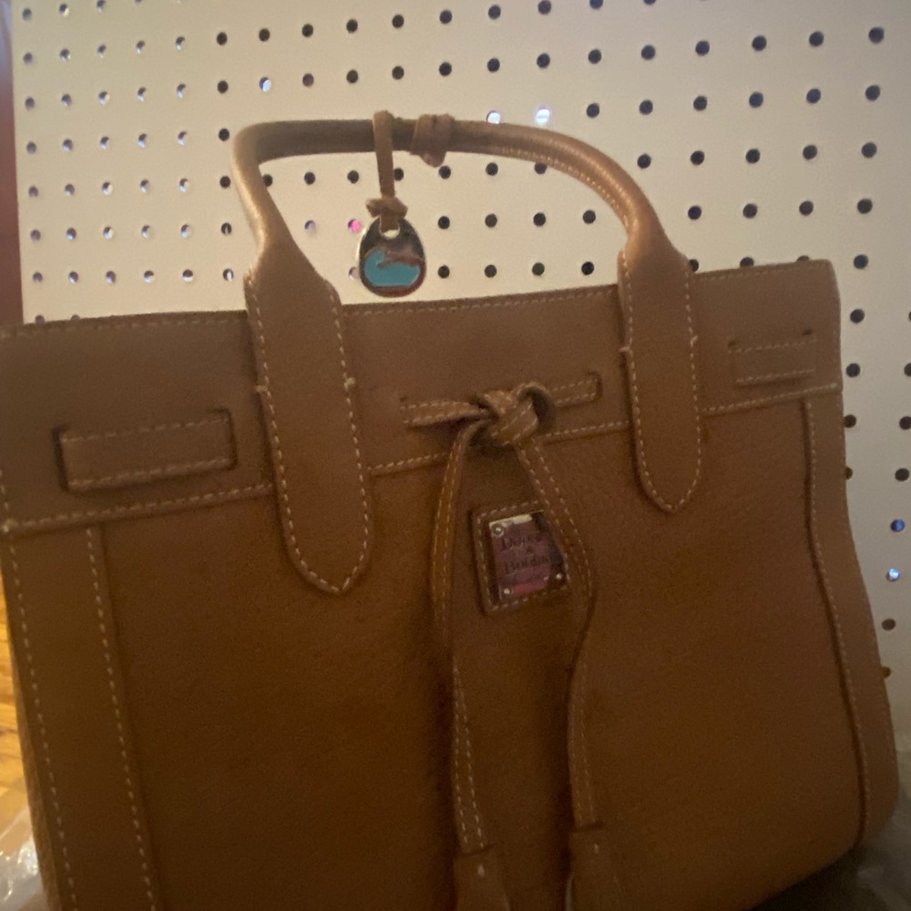 https://www.dooney.com/home - Picture 2 of 11